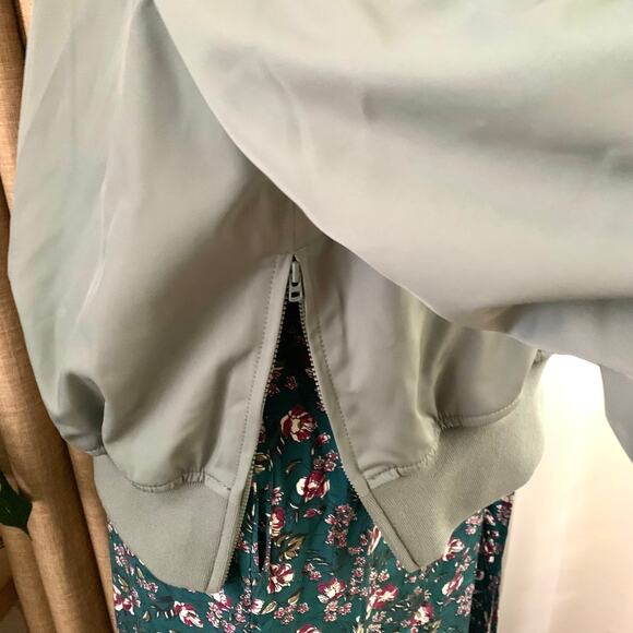 Uniqlo C Bomber Jacket in 53 Green - Picture 6 of 9